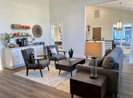 Chic Townhome with Pool and Fitness Center