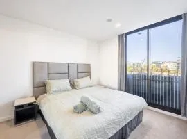 Central located 2 bedroom Apartment in Canberra with Parking