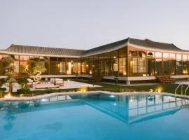 THE JAPANESE HOUSE by BRIDGE RETREATS