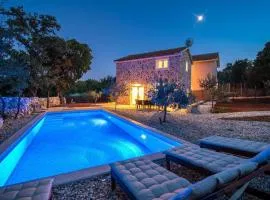 Romantic villetta - pool, nature, privacy - by TRAVELER tourist agency Krk - ID 2182
