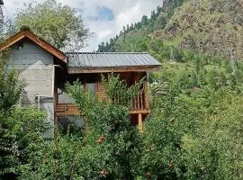 Odyssey Stays Kasol - Tree House & Swiss Tent