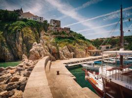 Unique villa on a rock, 50 meters from the beach, sea view - by TRAVELER tourist agency Krk - ID 2401, hotel in Vrbnik