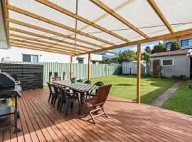 Cute Beach Escape 50m to Wamberal Beach