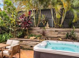 Blissful Bushland Spa Retreat, hotel u gradu Curl Curl
