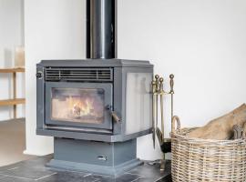 Mountain View Hideout with Stargazing Telescope, hotelli kohteessa Wentworth Falls