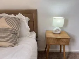 Charming, Modern Flat sleeps 5