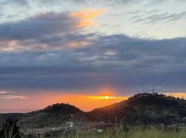 Cozy home in Rizal with stunning lake view & near overlooking cafes, Hotel in San Jose