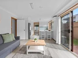 Shoreline Retreat 900m to the beach