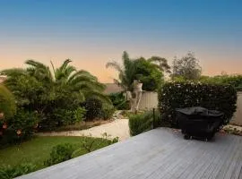 Ocean Views Walk to Malua Beach EV & Pet Friendly