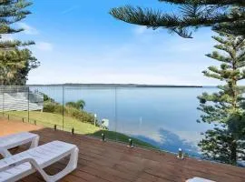 Waterfront with One of a kind Lake Views - Toukley