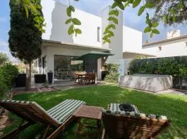 Villa Sea-Esta by An Island Apart