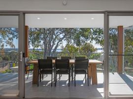 Perfect Beachhouse Lakes Surf at your Feet, ξενοδοχείο σε Budgewoi