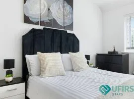 Serene 3BR House - Hot Tub - Near Castle, QMC - City Centre & Trent Bridge - Free WiFi & Parking - Sleeps 6