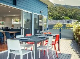 Oceanview Escape One Hour from Sydney