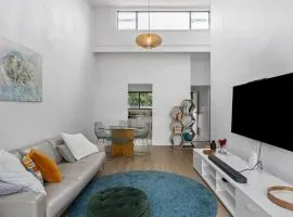 Light filled Villa Moments to the Beach