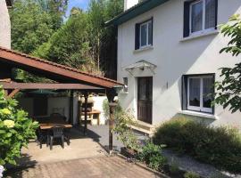Maison familiale au cœur des Pyrénées !, hotel in Argelès-Gazost