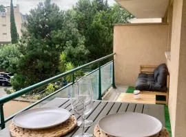 Joli studio avec grande terrasse et parking