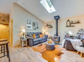 Cabin in Eleven Mile Village with Patio and Gas Grill!, hotel in Lake George
