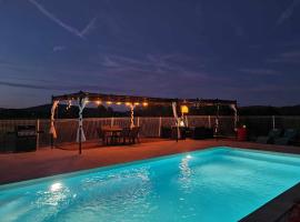 À l'ombre des chênes, Hotel in Néoules