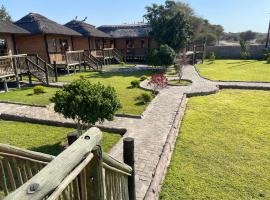 MoOs River Lodge, kh&aacute;ch sạn c&oacute; chỗ đậu xe ở Ntabis