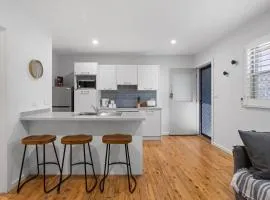Beach & Brew-Modern 1-Bedroom in Trendy Merewether