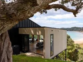 Private Beach Sanctuary - Matapouri Holiday Home