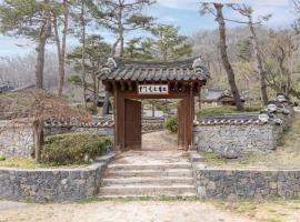 Chosun Royal Family Hotel, hotel i Yeoncheon
