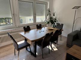 Ferienwohnung "Jumbo" in Coburg ! - 100qm im OG1 mit Privatparkplatz & Balkon, hotel in Coburg