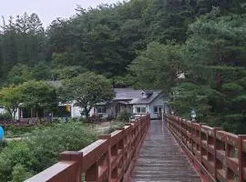 hongcheon river view sonamu pension
