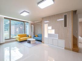 Gapyeong Refresh Pension Spa, Private House, hotel in Samgŏ-ri