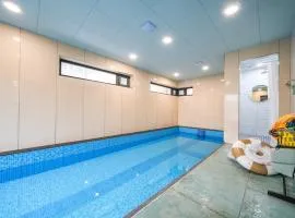 GaPY Mom Stay Private Pool Villa
