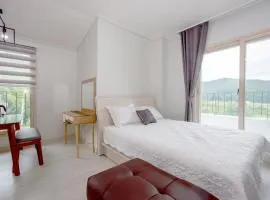 Gangneung Luluberry Pension