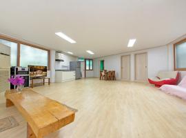 Gapyeong Gangbyeonmaru Pension, hotel em Gapyeong