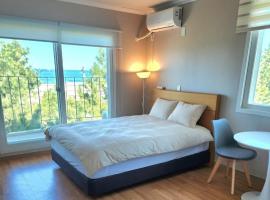 Mājdzīvniekiem draudzīga viesnīca Yangyang Happy House Pension pilsētā Janjana