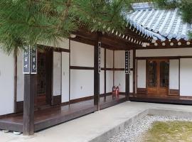 Gangneung Wangsangoal Hanok Pension, hanok a Gangneung