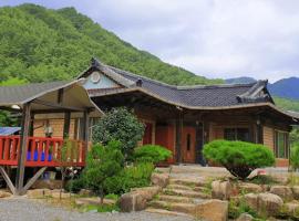 Inje Garam Pyeonbaek Pension, hotel v destinaci Inje
