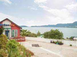 Night Calm Pension Yeosu