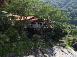 Hadong Nuran Garden Pension, hotel v destinaci Hadong