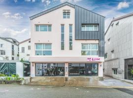 Yeonhuijae Pool Villa Private Beomeo Branch, hotel in Yangsan