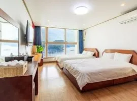 Tongyoung Martis Beach Pension