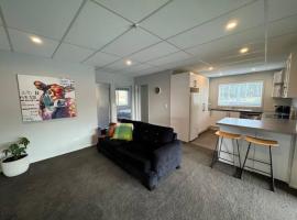 Colourful Country Escape - Breakfast Included, hotel s parkováním v destinaci Whakamarama