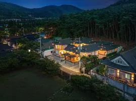 Gyeongju Recreation Area Hanok Pool Villa