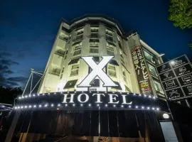 HOTEL X