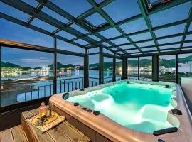 Geojedo Modern 239 Pension Spa, Netflix, Munhwanuri