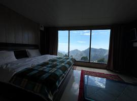 The Green Valley Resort Kanatal, hotel em Kanatal