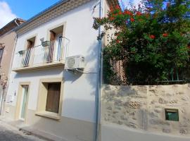 Maison cosy entre mer et garrigue, holiday home in Pomérols