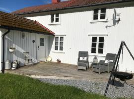 Restaurert Nordlandshus โรงแรมในเบรินเนยซุนด์