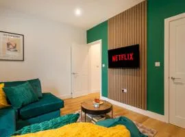 Contractors,Parking,Wifi, SmartTV