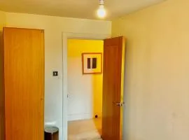 Budget,Cosy Double Bedroom - Shared Bathroom