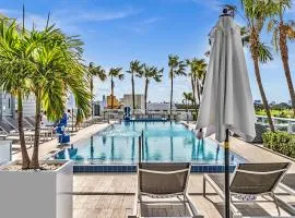 Grand Deluxe Two Bedroom Suite with Balcony Water Views, Corner